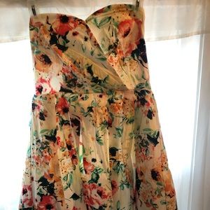 Piper Dresses - Adorable floral sweetheart top dress - sz L Piper Dresses - Adorable floral sweetheart top dress - sz L